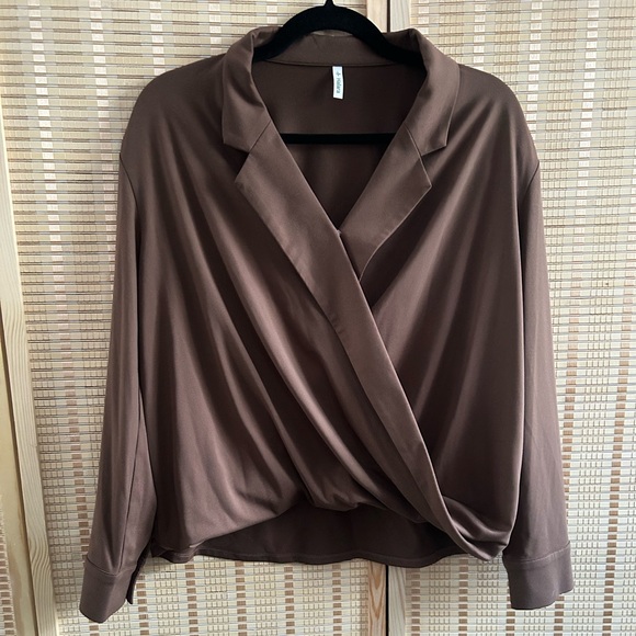 NWOT HALARA size M Crossover Long Sleeve Work Shirt - Picture 8 of 12